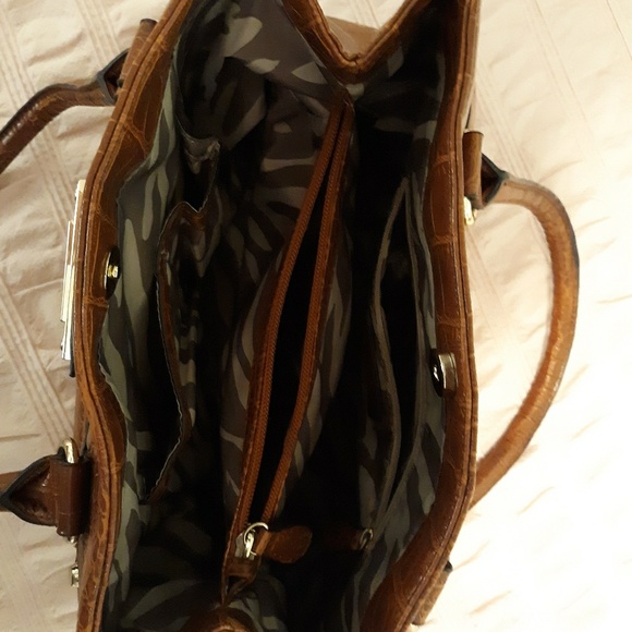 ANNE KLEIN BROWN VINYL ALLIGATOR-LOOK BAG - Picture 4 of 5